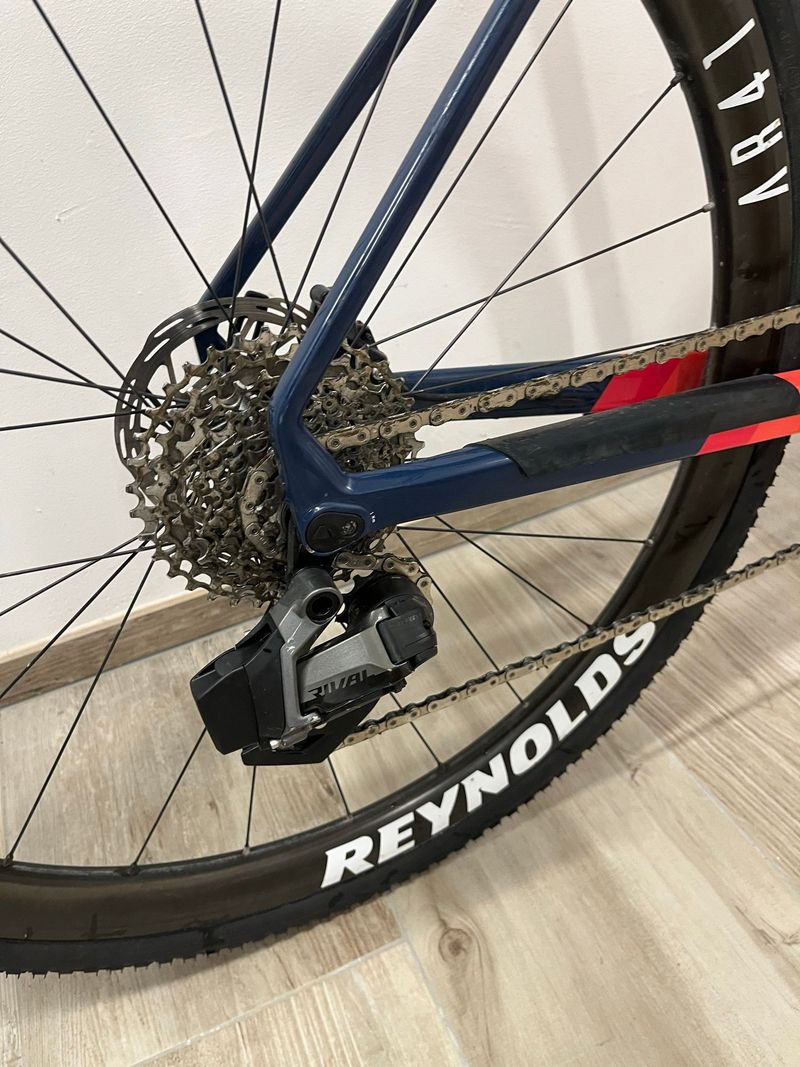 Canyon Inflite CF SL 8 2022 2022 Road & Gravel usato, Arancione — immagine 4 di 8