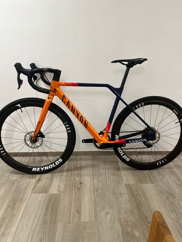 Käytetty Canyon Inflite CF SL 8 2022 2022 Road & Gravel