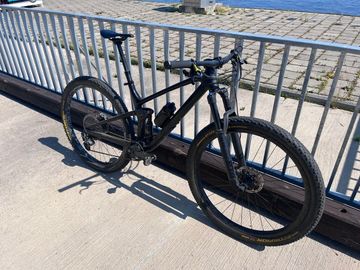 Brugt Trek Top Fuel 9.8 2020 2020 Mountainbike — billede 1 af 3