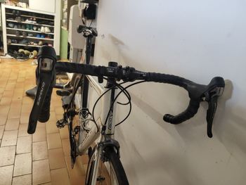 Used Scott Addict R3 2012 Road & Gravel, White — image 3 of 4
