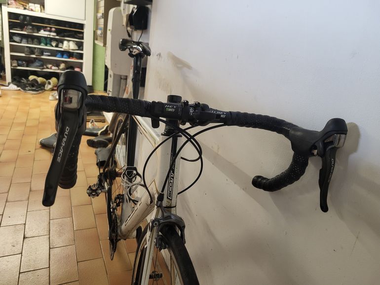 Used Scott Addict R3 2012 Road & Gravel, White — image 3 of 4