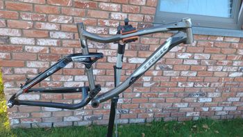 Used Trek Fuel EX 9 UK 2012 Frameset 2012 Mountainbike, Hellgrau, 26 — image 1 of 25