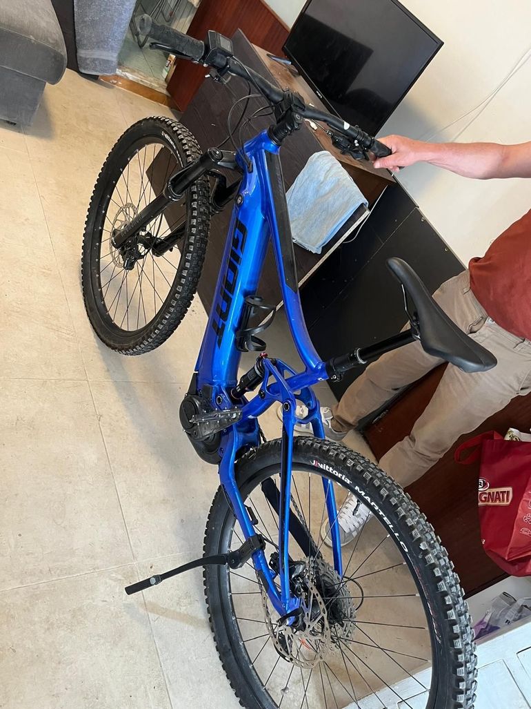 Used Giant Stance 2024 2024 Mountainbike, Azul — image 1 of 9