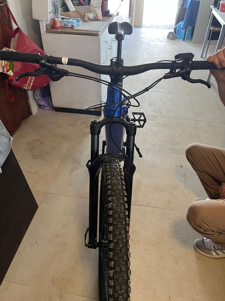 Used Giant Stance 2024 2024 Mountainbike, Azul — image 7 of 9