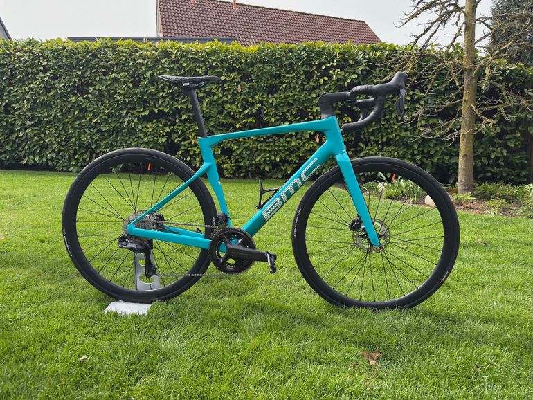 Used BMC Roadmachine Shimano Ultegra Di2 2024 Road & Gravel, Verde — image 1 of 7