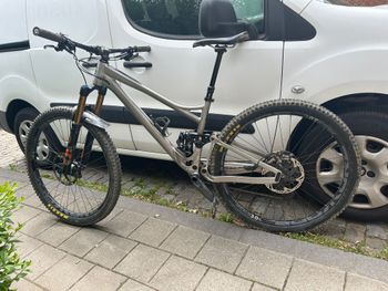 Used Banshee Prime V3.1 RAW Medium 2022 Mountainbike, Light Gray — image 1 of 8