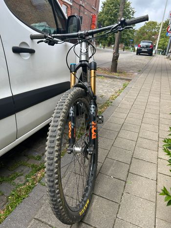 Used Banshee Prime V3.1 RAW Medium 2022 Mountainbike, Light Gray — image 2 of 8