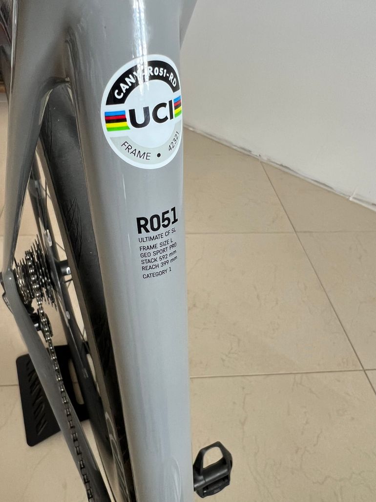 Used Canyon Ultimate CF SL 8 Aero LTD 2022 2022 Road & Gravel, Light Gray — image 2 of 10