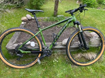 Used Stevens Stevens Custom Shimano Deore XT 2018 Mountainbike, Verde — image 1 of 7