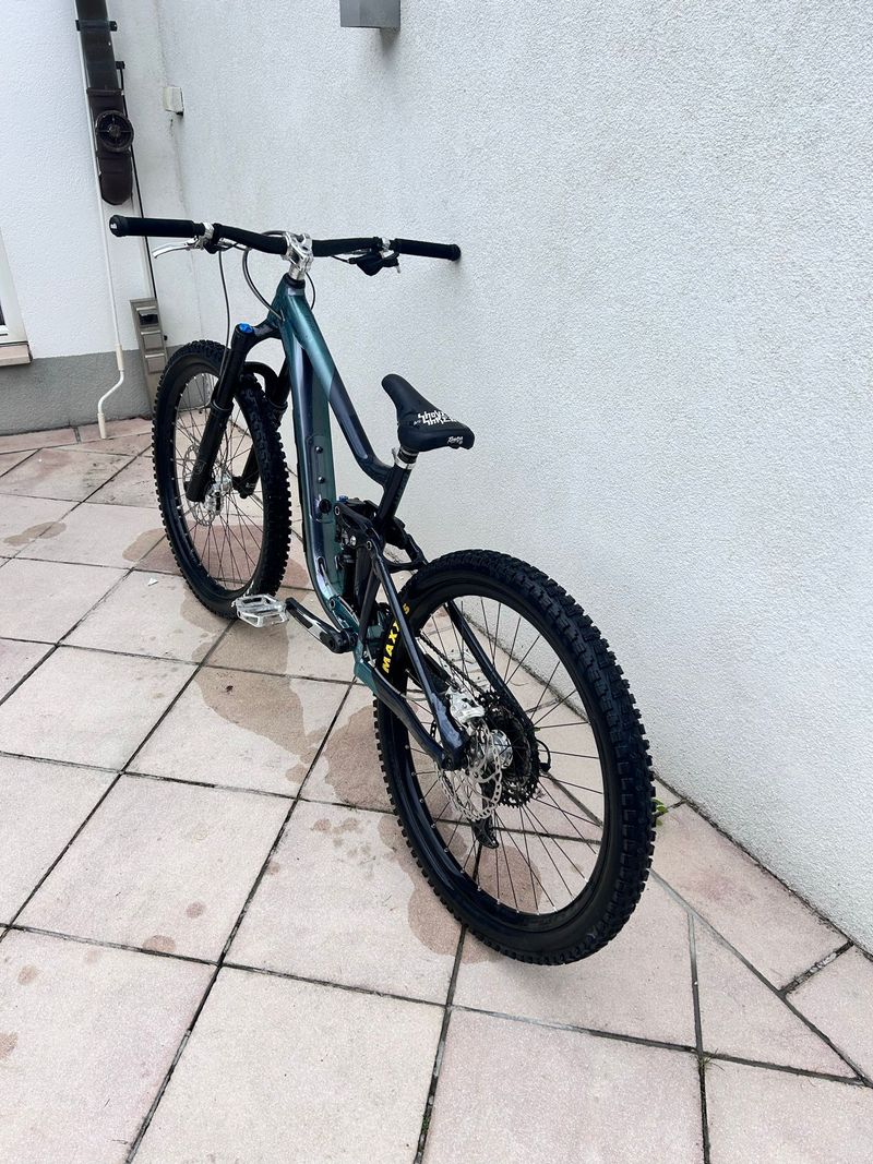 Used Giant Reign 1 2024 2024 Mountainbike, Black, 29 — image 11 of 11