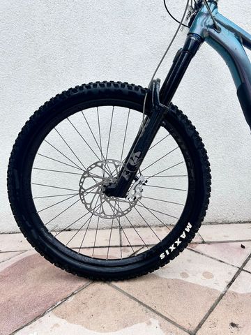 Used Giant Reign 1 2024 2024 Mountainbike, Black, 29 — image 7 of 11