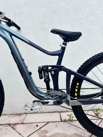 Used Giant Reign 1 2024 2024 Mountainbike, Black, 29 — image 8 of 11