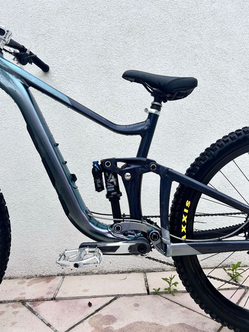 Used Giant Reign 1 2024 2024 Mountainbike, Black, 29 — image 8 of 11
