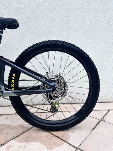 Used Giant Reign 1 2024 2024 Mountainbike, Black, 29 — image 9 of 11