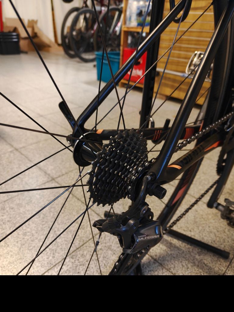 Used Giant Tcr Shimano Ultegra 2018 Road & Gravel, Black — image 12 of 15