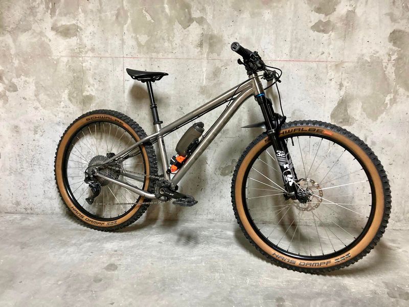 Tweedehands Genesis Tarn Shimano Deore XT 2022 Mountainbike — afbeelding 1 van 23
