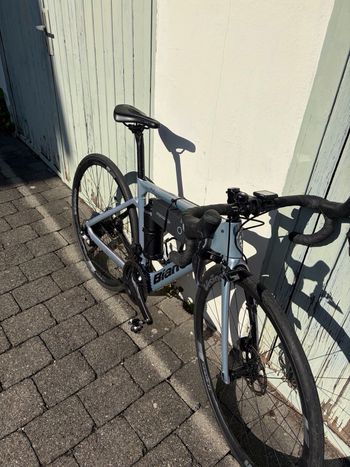 Used Bianchi Aria Shimano Ultegra Di2 2023 Road & Gravel, Blue — image 8 of 10