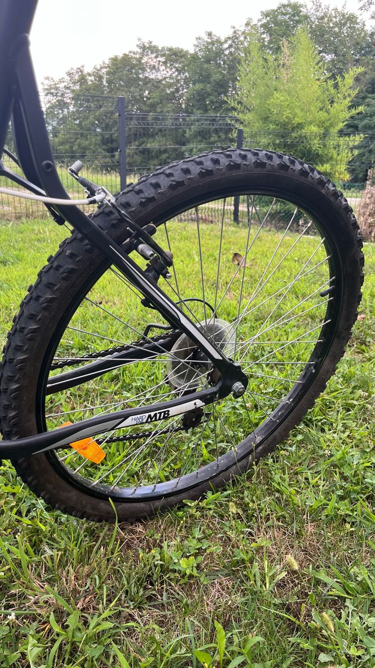 Used B Twin Rockrider Shimano Tourney 2016 Mountainbike — image 5 of 8