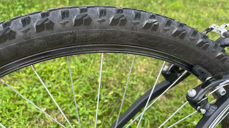 Used B Twin Rockrider Shimano Tourney 2016 Mountainbike — image 7 of 8