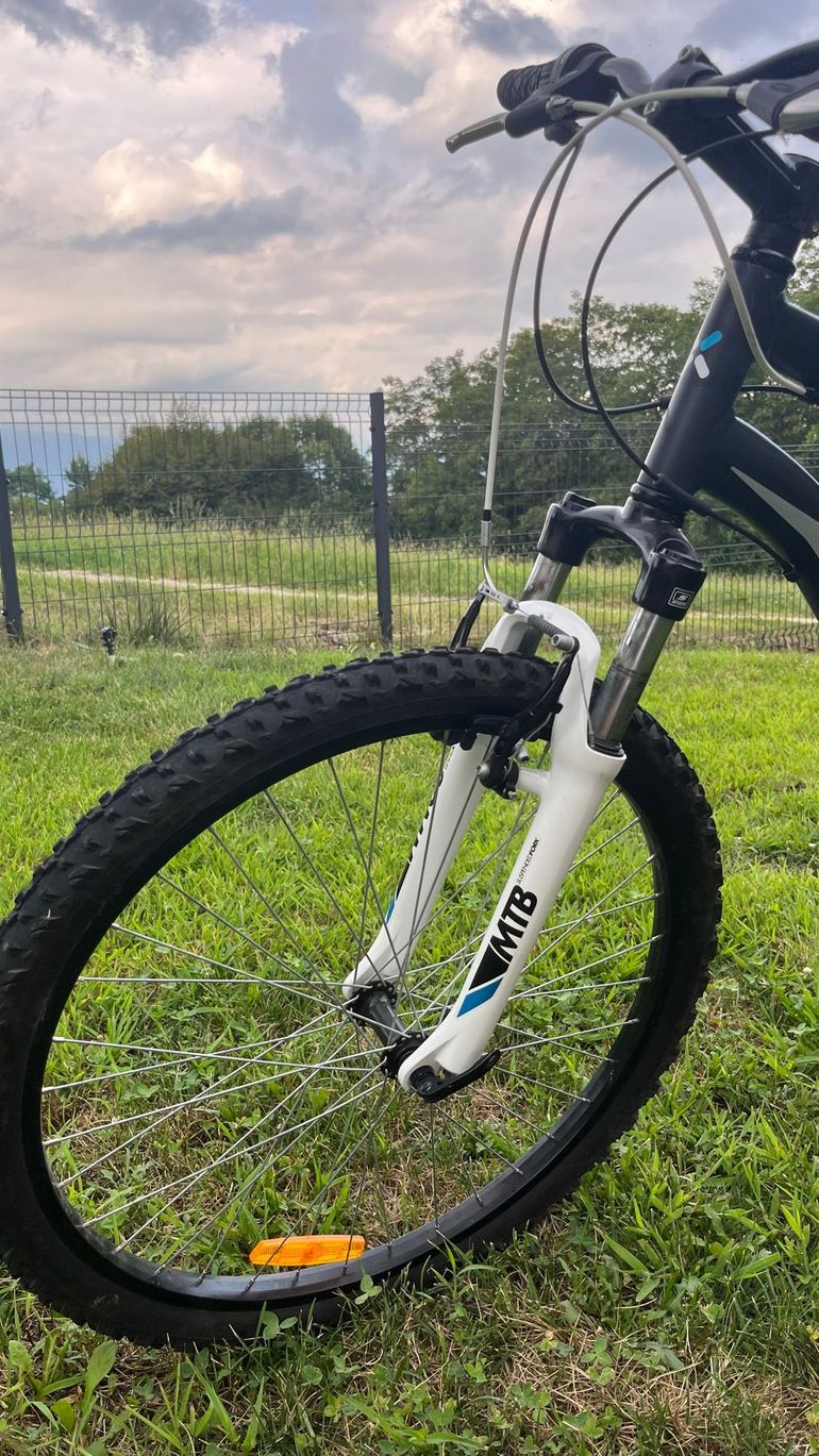 Used B Twin Rockrider Shimano Tourney 2016 Mountainbike — image 4 of 8