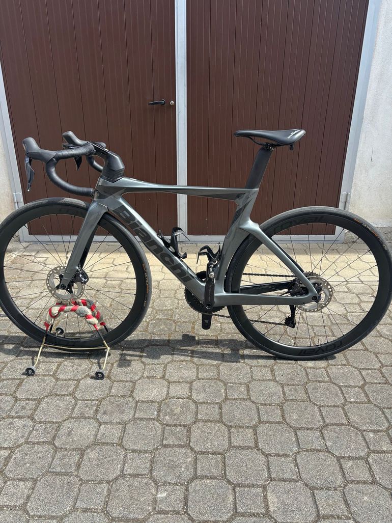 Used Bianchi Oltre - Ultegra Di2 2023 2023 Road & Gravel — image 2 of 3