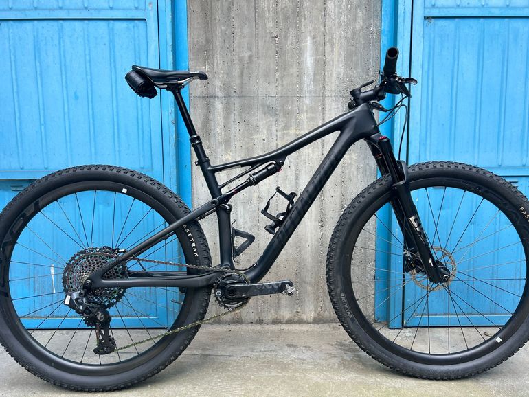 Used Specialized Men's Epic Expert 2020 2020 Mountainbike, Black, 29 — image 1 of 6
