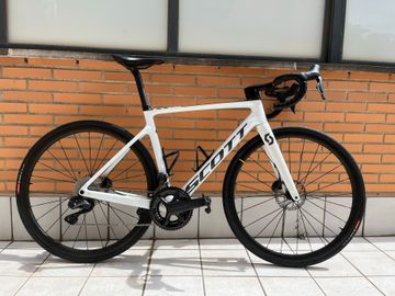 Scott Addict RC Shimano Ultegra Di2 2024 Road & Gravel usato