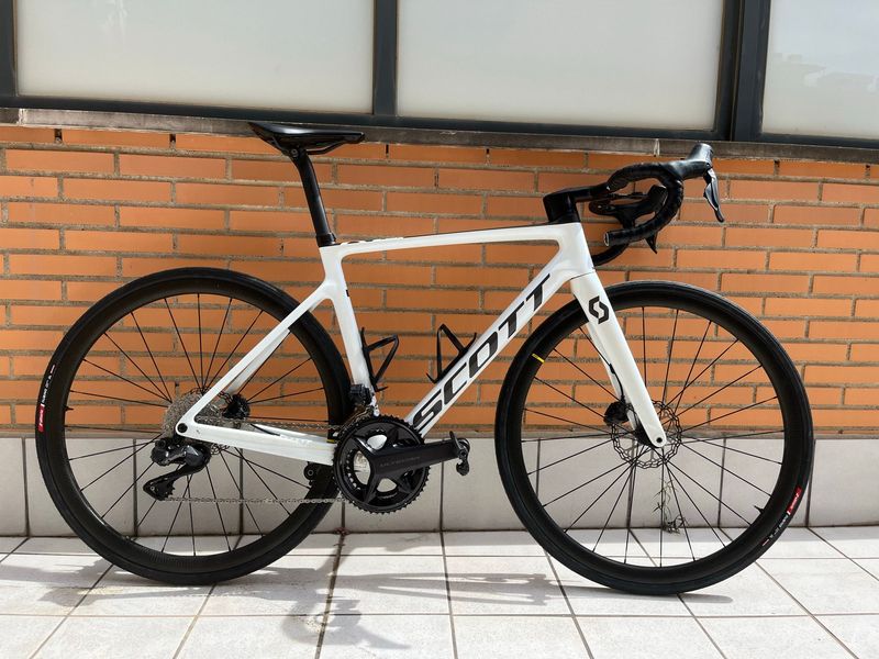 Scott Addict RC Shimano Ultegra Di2 2024 Road & Gravel d'occasion