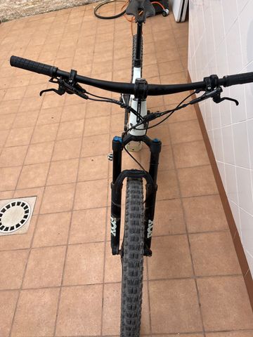 Gebrauchtes Orbea RISE M20 2022 2022 Mountainbike, Weiß, 29 — Bild 4 von 8