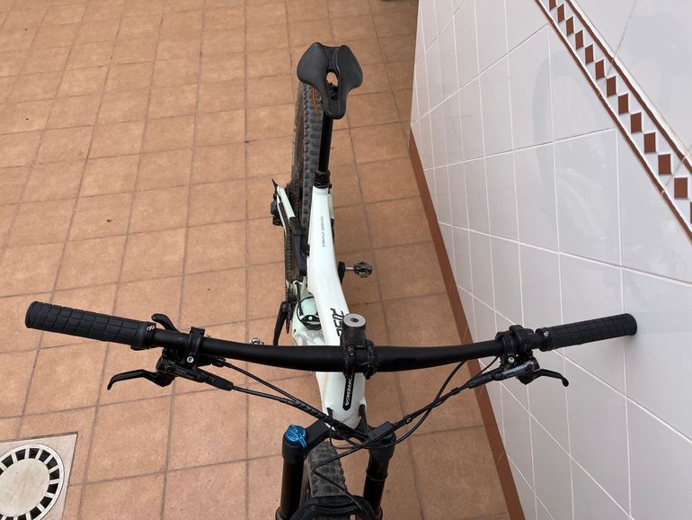 Used Orbea RISE M20 2022 2022 Mountainbike, Blanco — image 7 of 8