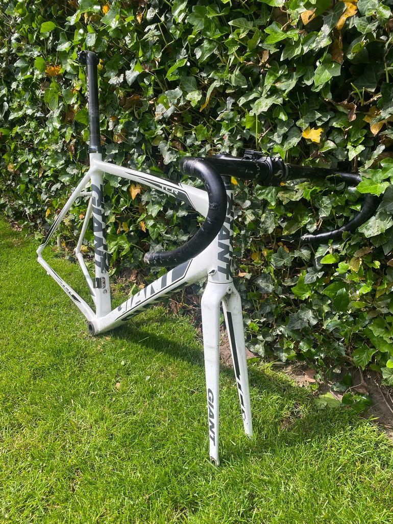 Used Giant Tcr Frameset 2015 Road & Gravel, Bianco — image 4 of 10