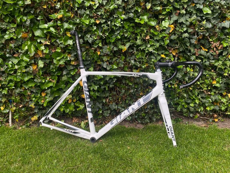 Used Giant Tcr Frameset 2015 Road & Gravel, Bianco — image 1 of 10