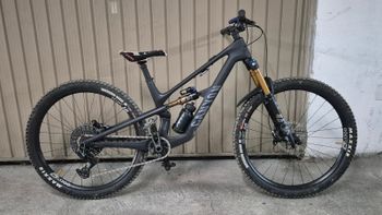 Used Canyon Spectral CF 9 2025 2025 Mountainbike, Black, 29 — image 1 of 3