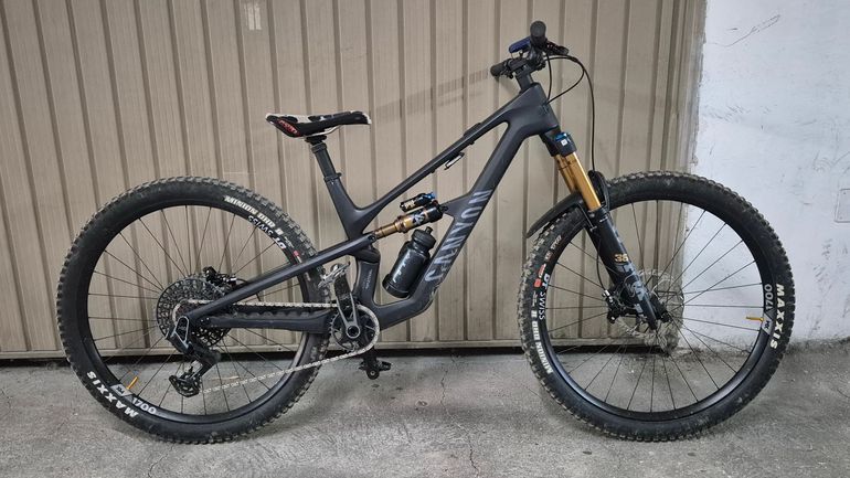 Used Canyon Spectral CF 9 2025 2025 Mountainbike, Black, 29 — image 1 of 3