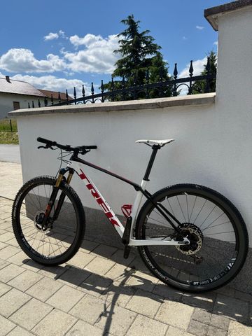 Used Trek Procaliber 9.8 2023 2023 Mountainbike, White, 29 — image 2 of 3
