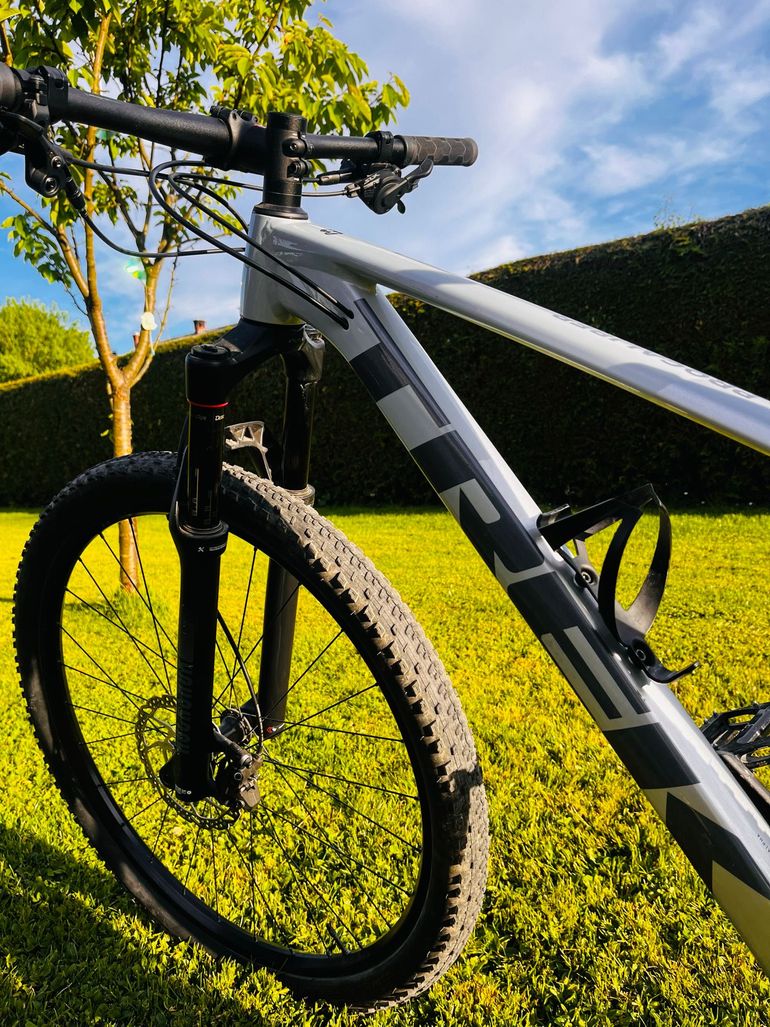 Used Trek Procaliber Shimano Deore XT 2025 bike, Light Gray — image 2 of 4