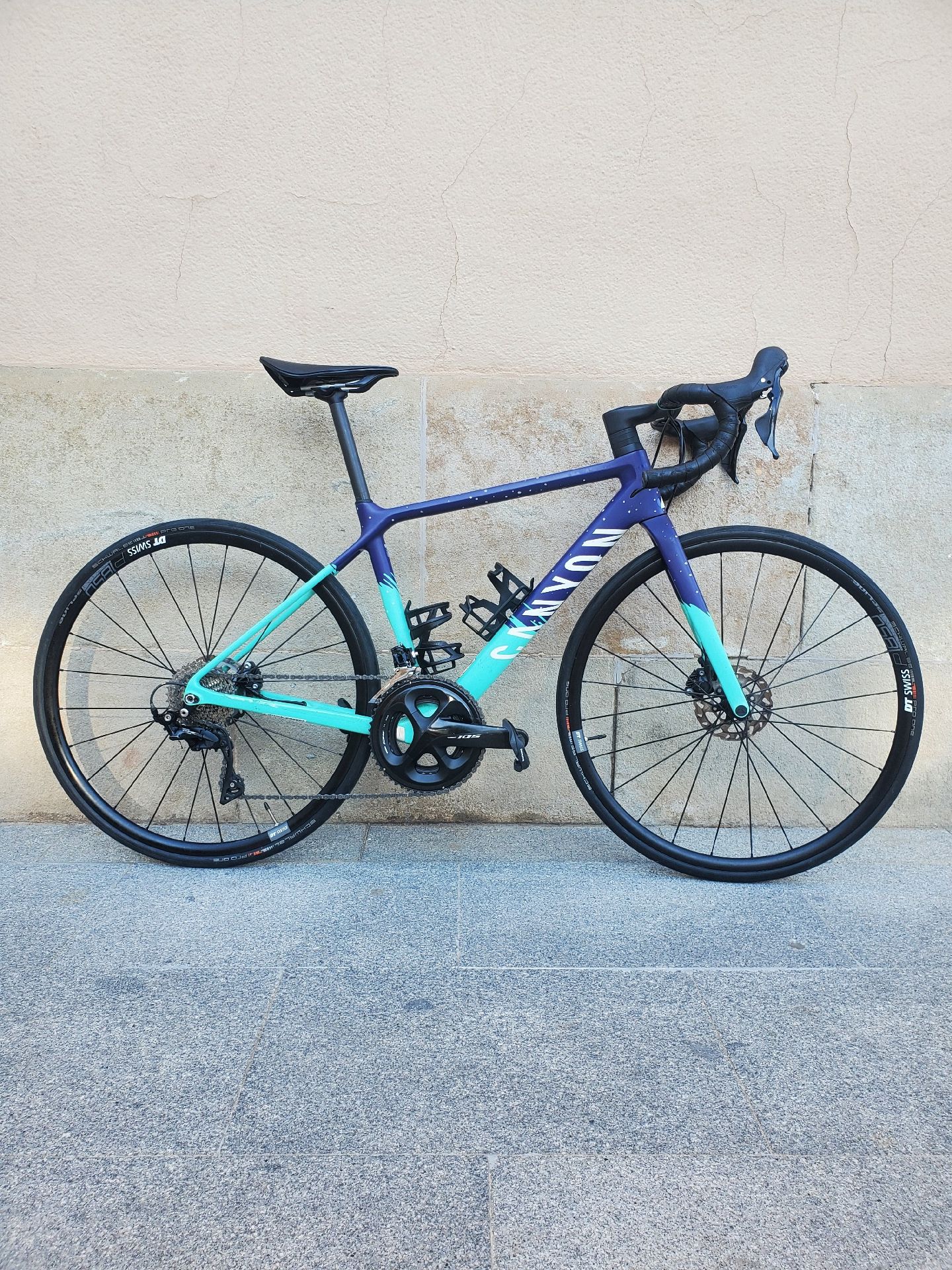 Canyon Ultimate CF SL Disc 8.0 | Road Bike - 0 Di2 1 2 WMN 