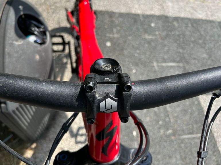 Used Specialized Alloy 2021 Mountainbike, Red — image 12 of 56