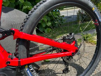 Used Specialized Alloy 2021 Mountainbike, Red — image 5 of 56