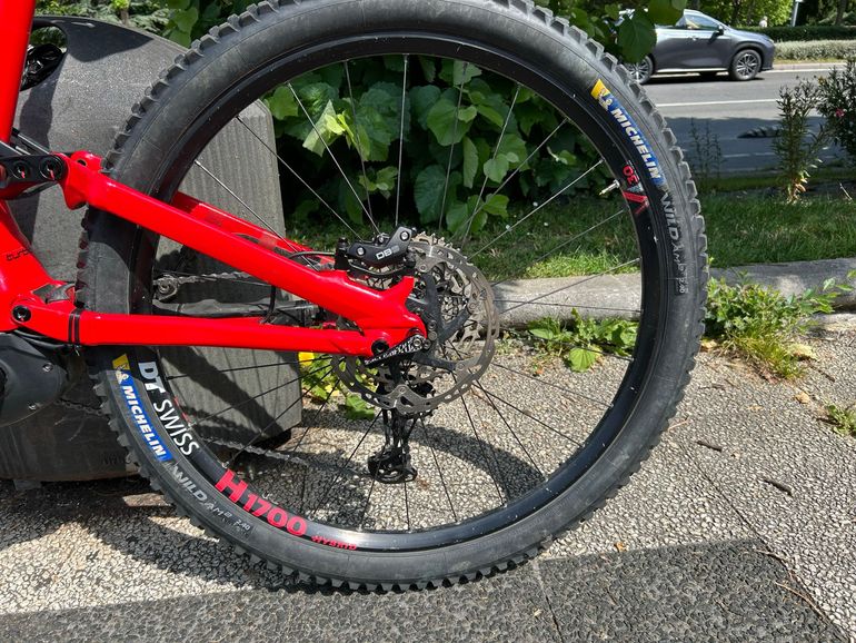 Used Specialized Alloy 2021 Mountainbike, Red — image 42 of 56