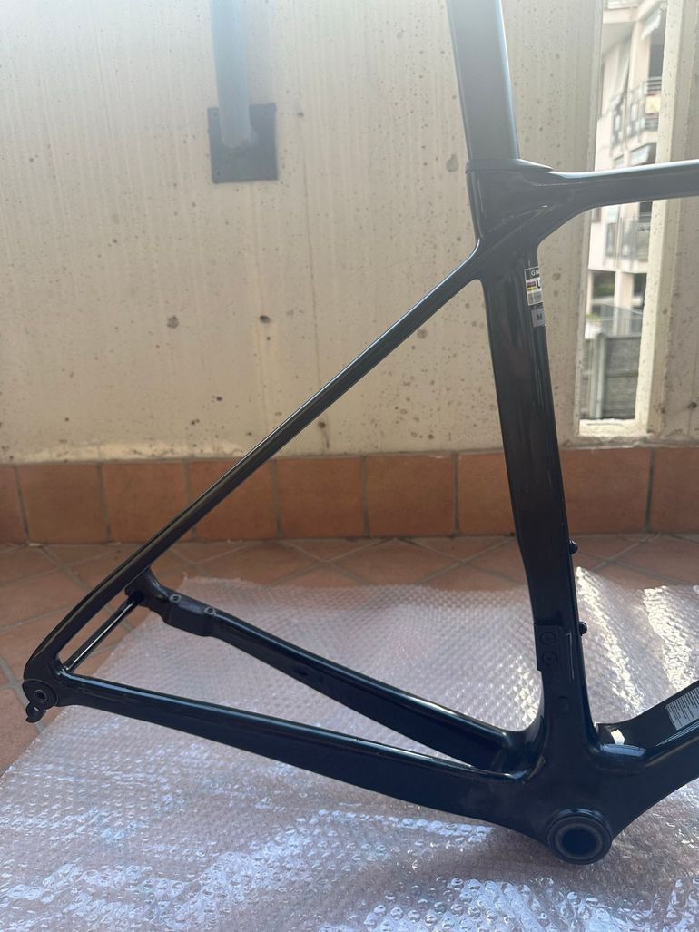 Used Giant TCR Advanced Pro 1 Di2 2025 Frameset 2025 Road & Gravel, Black — image 5 of 10