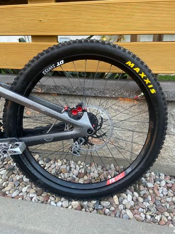 Used Prime Custom SRAM X01 DH 2024 Mountainbike, Light Gray — image 4 of 6