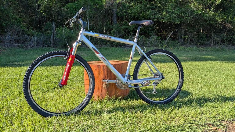 Used K2 ZedX 1999 Mountainbike, Light Gray — image 1 of 19
