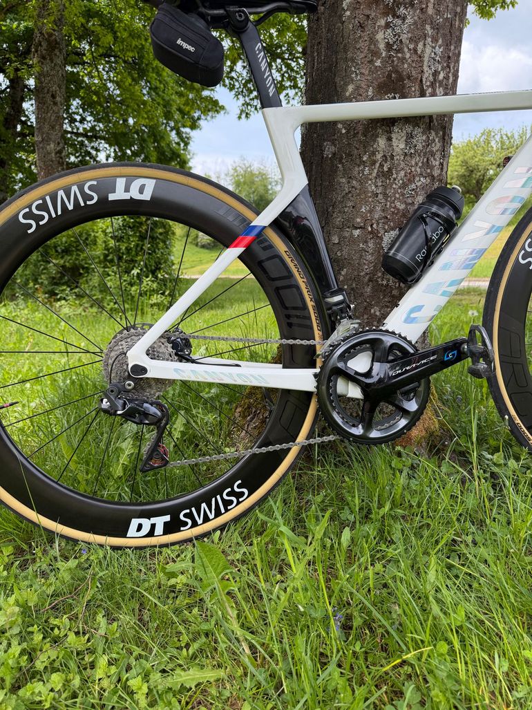 Used Canyon Aeroad CF SL Disc 8.0 Di2 2019 2019 Road & Gravel, Blanco — image 3 of 4