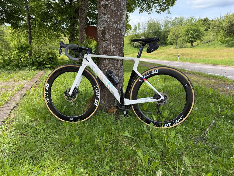 Used Canyon Aeroad CF SL Disc 8.0 Di2 2019 2019 Road & Gravel, Blanco — image 2 of 4