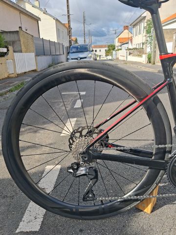 Giant Defy Advanced 1 2024 2024 Road & Gravel d'occasion — image 2 sur 4
