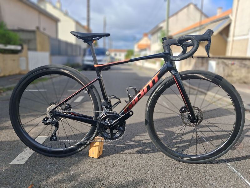Giant Defy Advanced 1 2024 2024 Road & Gravel d'occasion — image 1 sur 4