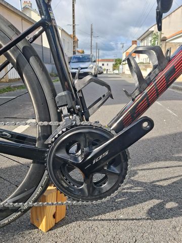 Giant Defy Advanced 1 2024 2024 Road & Gravel d'occasion — image 3 sur 4