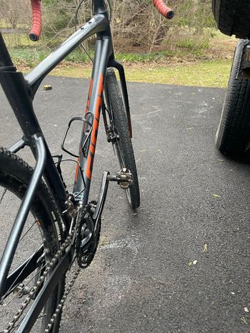 Used Giant Revolt 2 2022 2022 Road & Gravel, Light Gray — image 10 of 10