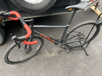 Used Giant Revolt 2 2022 2022 Road & Gravel, Light Gray — image 2 of 10